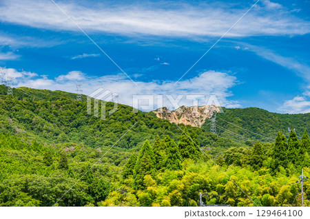 從滋賀縣高島市牧野町山腳眺望野坂山脈 129464100