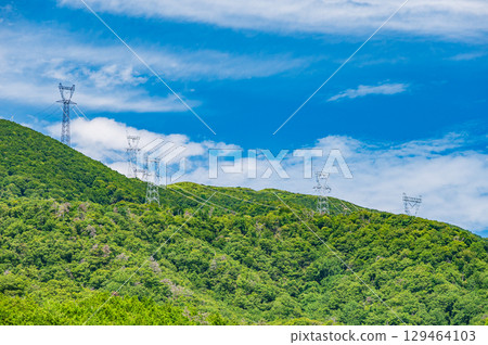 從滋賀縣高島市牧野町山腳眺望野坂山脈 從滋賀縣高島市牧野町山腳眺望野坂山脈 129464103