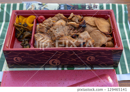 雞肉飯便當 129465141