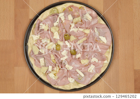 Unbaked pizza Unbaked pizza 129465202