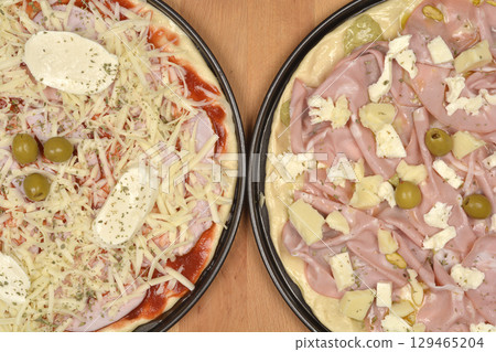 Unbaked pizzas 129465204