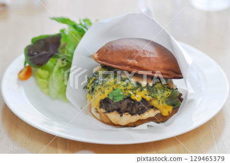 burger or beef burger or hamburger , cheese burger or beef and cheese burger and salad burger or beef burger or hamburger , cheese burger or beef and cheese burger and salad 129465379