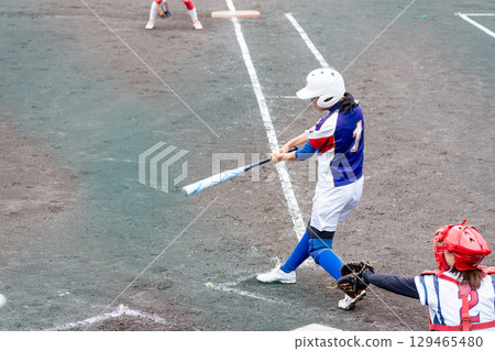 A junior high school girl batting softball in a club activity 129465480