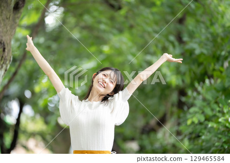 Women stretching Women stretching 129465584