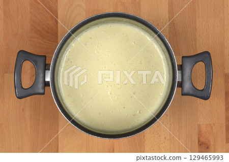 Bechamel sauce 129465993
