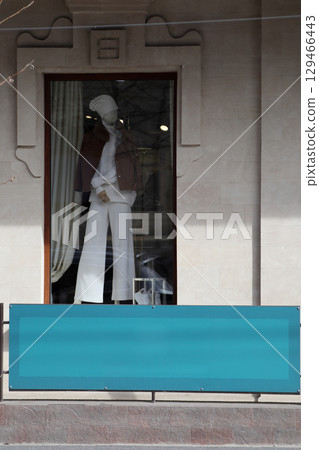 Men's mannequins in the window of a luxury store. 129466443
