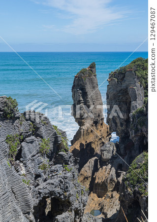 Pancake Rocks in Punakaiki on the West Coast of New Zealand 129467087