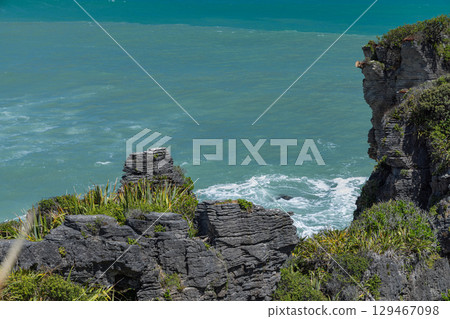 Pancake Rocks in Punakaiki on the West Coast of New Zealand Pancake Rocks in Punakaiki on the West Coast of New Zealand 129467098