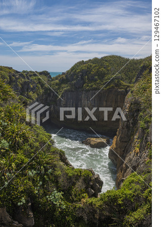 Pancake Rocks in Punakaiki on the West Coast of New Zealand Pancake Rocks in Punakaiki on the West Coast of New Zealand 129467102