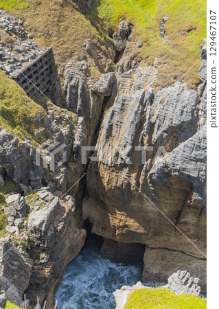 Pancake Rocks Blowhole, Punakaiki, West Coast, New Zealand 129467107