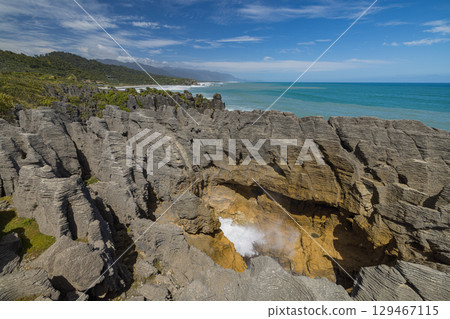 Pancake Rocks in Punakaiki on the West Coast of New Zealand 129467115