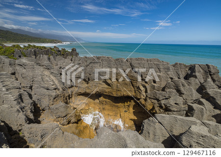 Pancake Rocks in Punakaiki on the West Coast of New Zealand 129467116