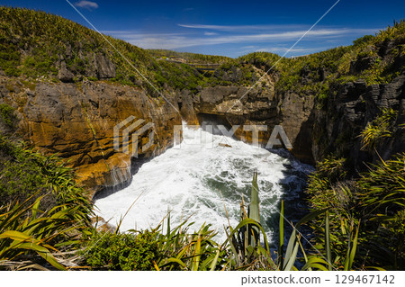 紐西蘭西海岸普納凱基的煎餅岩湧水池 紐西蘭西海岸普納凱基的煎餅岩湧水池 129467142