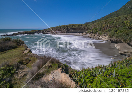 Truman Track beach near Punakaiki, West Coast, New Zealand 129467285