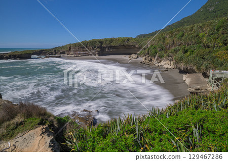 Truman Track beach near Punakaiki, West Coast, New Zealand 129467286