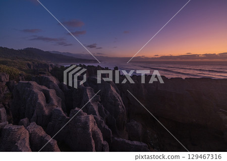 Evening view and sunset sky of Pancake Rocks in Punakaiki, New Zealand Evening view and sunset sky of Pancake Rocks in Punakaiki, New Zealand 129467316