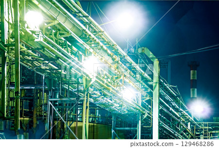 川崎/京濱工業區的工廠夜景 129468286