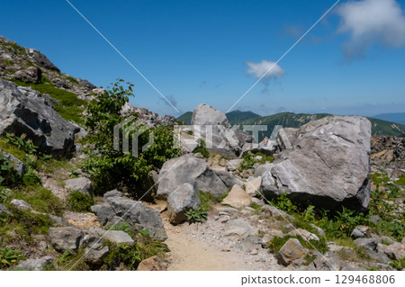 栃木縣那須山脈的登山步道風景 栃木縣那須山脈的登山步道風景 129468806