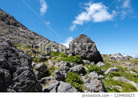 栃木縣那須市茶臼山頂附近的岩石風景 129468823