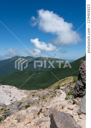 栃木縣那須山脈的登山步道風景 129468825