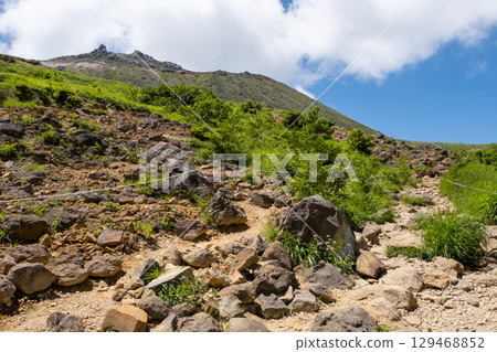 栃木縣那須山脈的登山步道風景 栃木縣那須山脈的登山步道風景 129468852