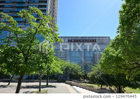 Kobe Arts Center (Hyogo Prefecture) and fresh green cherry blossoms 129470445