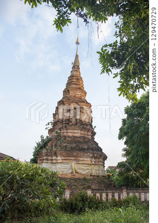 THAILAND PHRAE WAT SRI CHUM CHEDI THAILAND PHRAE WAT SRI CHUM CHEDI 129470729