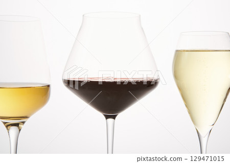 Wine tasting, degustation from stemware, winemaking. 129471015