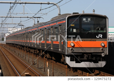 武藏野線205系列M52列車駛入越谷湖鎮 129473272