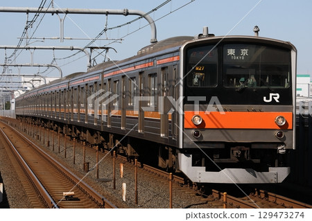 武藏野線205系列M27列車駛入越谷湖鎮 武藏野線205系列M27列車駛入越谷湖鎮 129473274