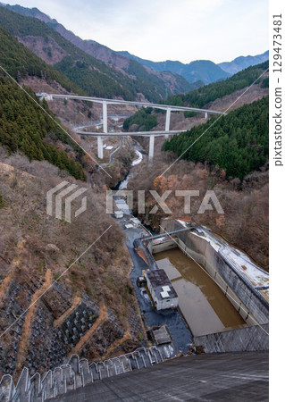 A spectacular view from Takizawa Dam in Chichibu, Saitama. A winter valley and the Raiden Nijuroki Bridge. A spectacular view from Takizawa Dam in Chichibu, Saitama. A winter valley and the Raiden Nijuroki Bridge. 129473481