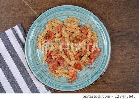 Pasta with tuna and fresh tomatoes Pasta with tuna and fresh tomatoes 129473645