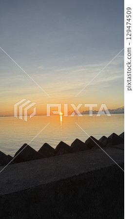 Okinawa sea sky 129474509