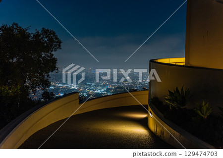 從美國格里菲斯天文台欣賞洛杉磯市中心的城市景觀和夜景 129474703