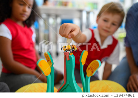 Interactive science teaching with children in primary class. Interactive science teaching with children in primary class. 129474961