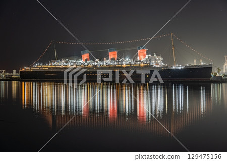 America, Starry sky and the Cunard Queen Mary Memorial ship, Los Angeles, Long Beach 129475156