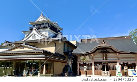 Okazaki Castle's main tower and Ryujo Shrine's worship hall stand out against the clear blue autumn sky (Okazaki Castle Park, Okazaki City, Aichi Prefecture) Okazaki Castle's main tower and Ryujo Shrine's worship hall stand out against the clear blue autumn sky (Okazaki Castle Park, Okazaki City, Aichi Prefecture) 129475329