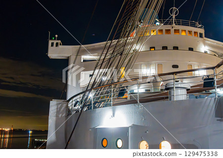America, Starry sky and the Cunard Queen Mary Memorial ship, Los Angeles, Long Beach 129475338