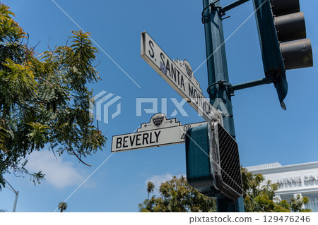 Blue sky and the streets of Beverly Hills, Los Angeles, USA Blue sky and the streets of Beverly Hills, Los Angeles, USA 129476246