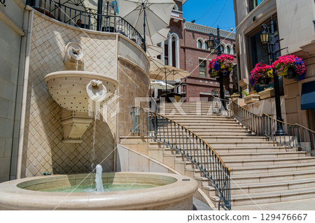 USA Blue sky and the streets of Beverly Hills, Los Angeles, Rodeo Drive USA Blue sky and the streets of Beverly Hills, Los Angeles, Rodeo Drive 129476667