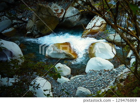 Clear stream flowing through the canyon 129476869