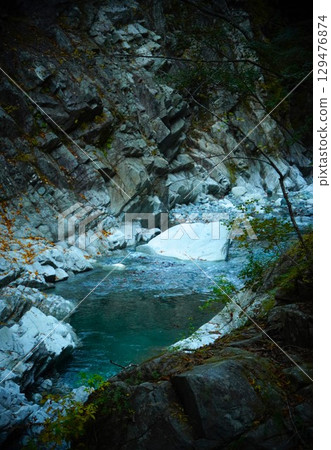Clear stream flowing through the canyon 129476874