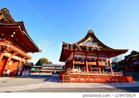 Kyoto Prefecture, Fushimi Inari Taisha Shrine, Outer Worship Hall & Tower Gate, Fukakusa Yabunouchicho, Fushimi Ward, Kyoto City, February 2022 129478624
