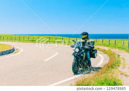 騎機車沿海岸遊覽 騎機車沿海岸遊覽 129478985