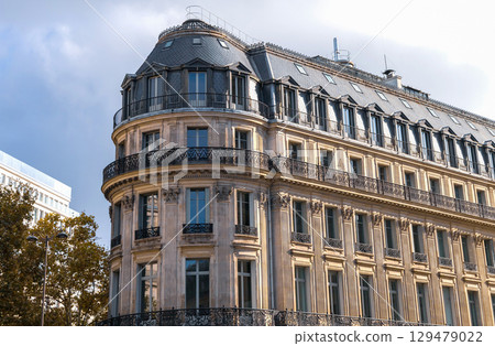 Old and expensive residential building in the city center of Paris, France 129479022