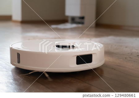 Time management with smart technology robot cleans the floor efficiently saving time for the owner. 129480661