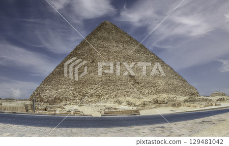 The Great Pyramid of Giza, aka Pyramid of Cheops, Egypt 129481042