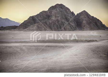 Scenic sunset in the desert near Sharm el Sheikh, Egypt 129481049