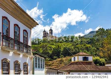 Colonial houses and a baroque churc Colonial houses and a baroque churc 129482941