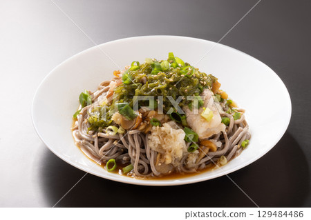 Chilled Mekabu Soba (Mekabu, Nameko mushrooms, grated daikon radish) 129484486